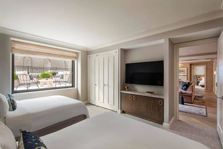 Room 55 of 173