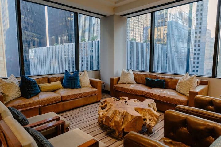 Lounge 103 of 147