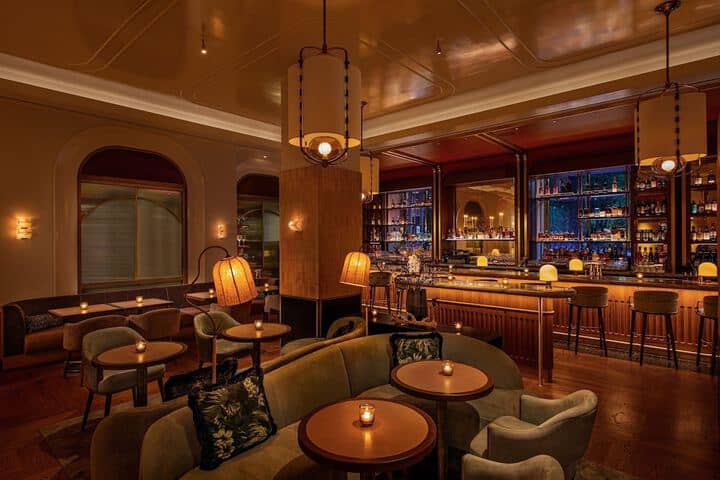Lounge 146 of 173