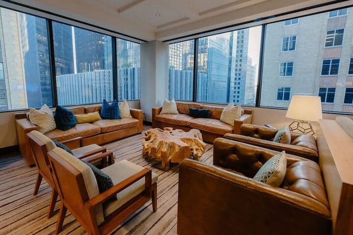 Lounge 105 of 147