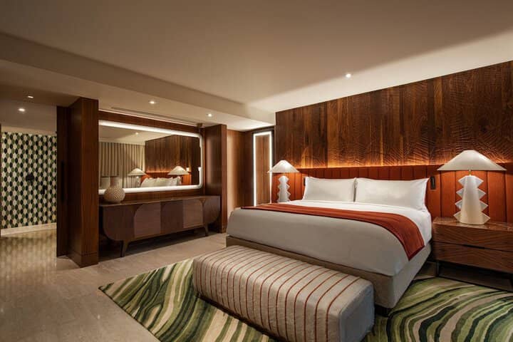 Room 17 of 246