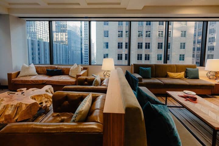 Lounge 102 of 147