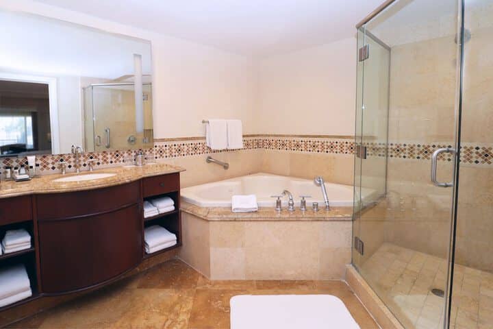 Room 40 of 246