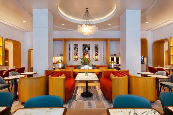 Lounge 147 of 173