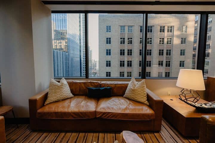 Lounge 104 of 147