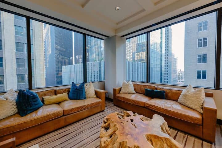 Lounge 101 of 147